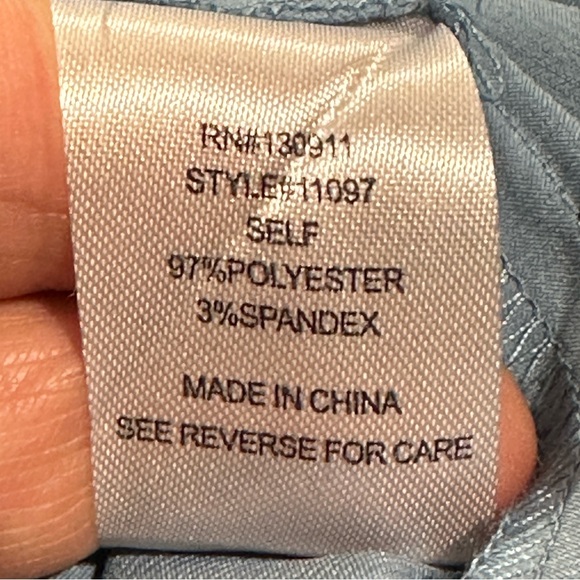 Daniel Rainn || Woman’s sleeveless blouse size Medium - Picture 4 of 6